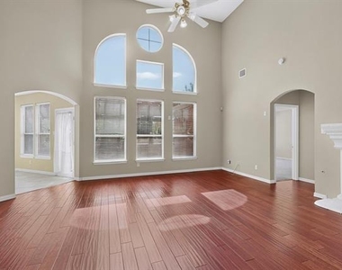 1812 Meadow Ridge Drive - Photo Thumbnail 3