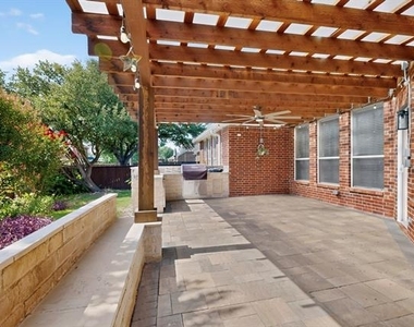 1812 Meadow Ridge Drive - Photo Thumbnail 1