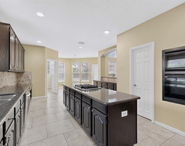 1812 Meadow Ridge Drive - Photo Thumbnail 11