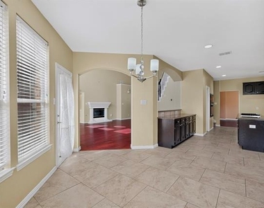 1812 Meadow Ridge Drive - Photo Thumbnail 13