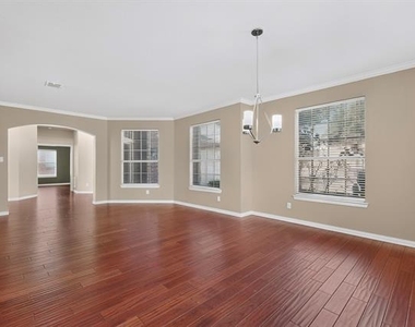 1812 Meadow Ridge Drive - Photo Thumbnail 7