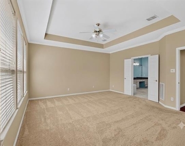 1812 Meadow Ridge Drive - Photo Thumbnail 15