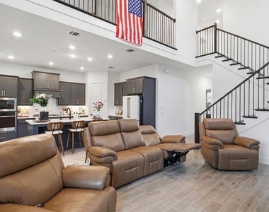 1528 Sandhill Lane - Photo Thumbnail 5