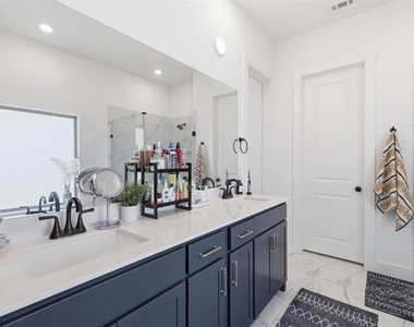 1528 Sandhill Lane - Photo Thumbnail 16