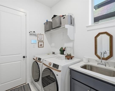 1528 Sandhill Lane - Photo Thumbnail 20