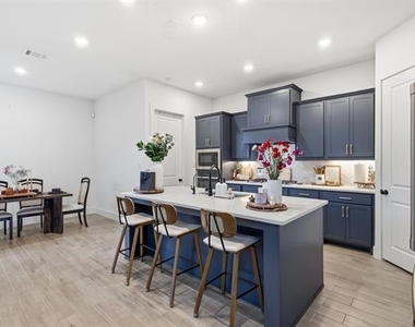 1528 Sandhill Lane - Photo Thumbnail 7