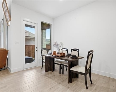 1528 Sandhill Lane - Photo Thumbnail 10