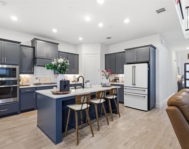 1528 Sandhill Lane - Photo Thumbnail 8
