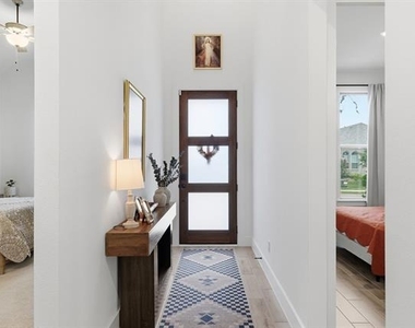 1528 Sandhill Lane - Photo Thumbnail 3