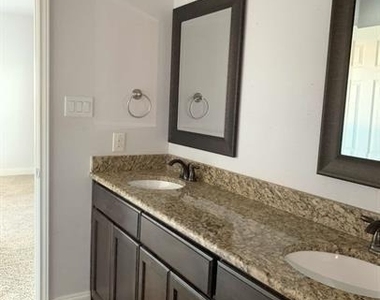 2208 Oliver Street - Photo Thumbnail 10