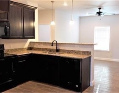 2208 Oliver Street - Photo Thumbnail 4