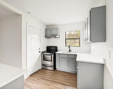 616 Leyenda Drive - Photo Thumbnail 5