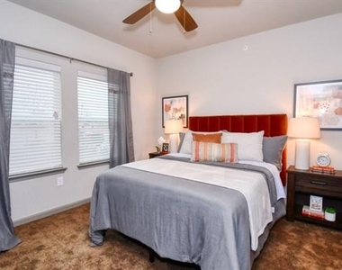 4800 W Illinois Avenue - Photo Thumbnail 1