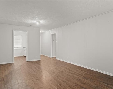 429 Johnson Street - Photo Thumbnail 5