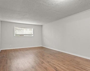 429 Johnson Street - Photo Thumbnail 3