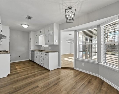 3108 Shady Brook Drive - Photo Thumbnail 4