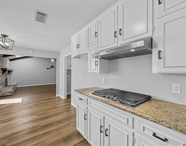 3108 Shady Brook Drive - Photo Thumbnail 7