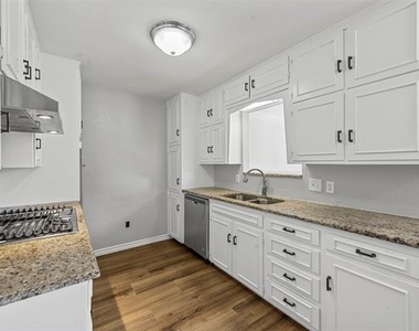 3108 Shady Brook Drive - Photo Thumbnail 6