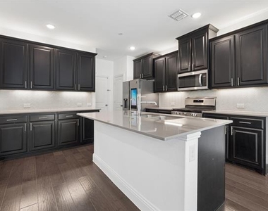 982 Mikaela Drive - Photo Thumbnail 4