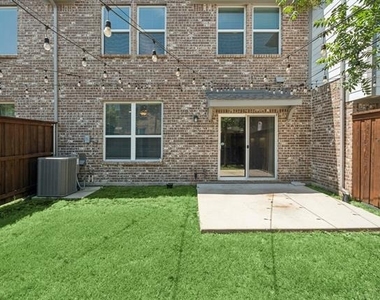 982 Mikaela Drive - Photo Thumbnail 10