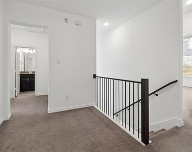 982 Mikaela Drive - Photo Thumbnail 15