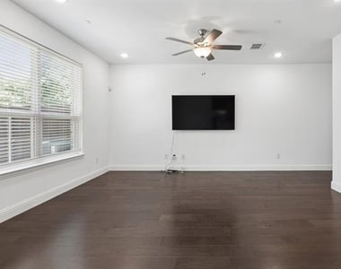 982 Mikaela Drive - Photo Thumbnail 6