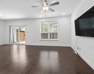 982 Mikaela Drive - Photo Thumbnail 7