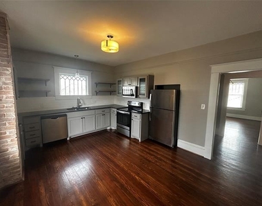 1630 Mistletoe Boulevard - Photo Thumbnail 3