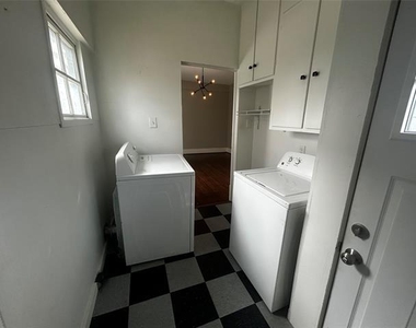 1630 Mistletoe Boulevard - Photo Thumbnail 10