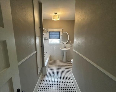 1630 Mistletoe Boulevard - Photo Thumbnail 6
