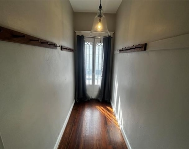 1630 Mistletoe Boulevard - Photo Thumbnail 5