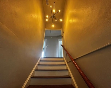1630 Mistletoe Boulevard - Photo Thumbnail 1