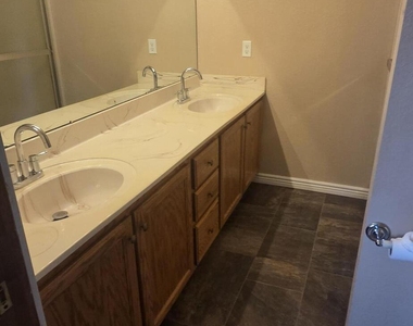 5738 E Ellis Street - Photo Thumbnail 10