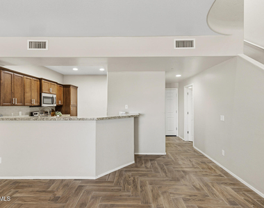 21655 N 36th Avenue - Photo Thumbnail 8