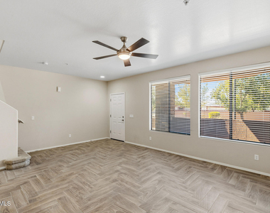 21655 N 36th Avenue - Photo Thumbnail 6