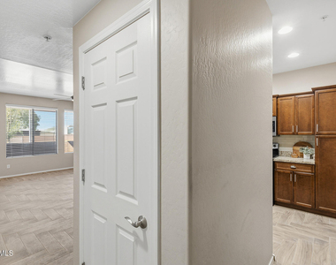 21655 N 36th Avenue - Photo Thumbnail 14