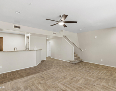 21655 N 36th Avenue - Photo Thumbnail 7