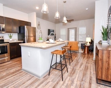 4800 W Illinois Avenue - Photo Thumbnail 5