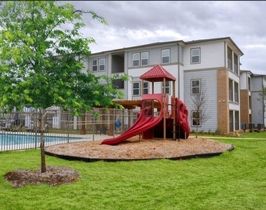 4800 W Illinois Avenue - Photo Thumbnail 10
