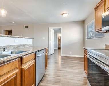 4915 Reiger Avenue - Photo Thumbnail 6