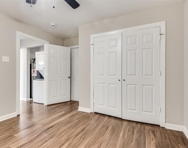 4915 Reiger Avenue - Photo Thumbnail 8