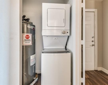 4915 Reiger Avenue - Photo Thumbnail 10