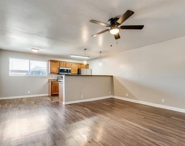 4915 Reiger Avenue - Photo Thumbnail 3