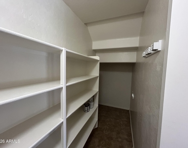 24902 W Wayland Drive - Photo Thumbnail 10