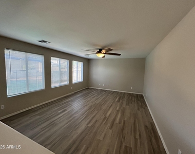 24902 W Wayland Drive - Photo Thumbnail 6