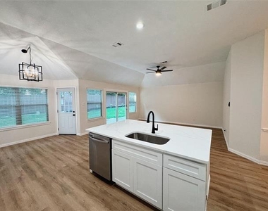 7504 Shasta Drive - Photo Thumbnail 4