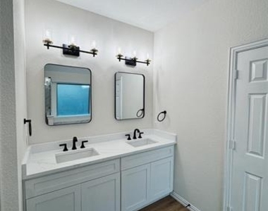 7504 Shasta Drive - Photo Thumbnail 11