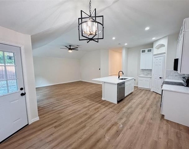 7504 Shasta Drive - Photo Thumbnail 7
