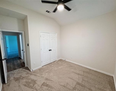 7504 Shasta Drive - Photo Thumbnail 13