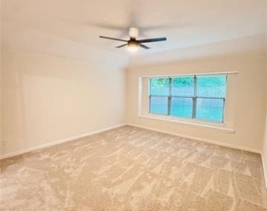 7504 Shasta Drive - Photo Thumbnail 10